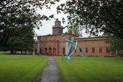 Hovedbygningen. Foto: Chris Nyborg (2013).