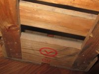 Gammel trekasse fra Vinmonopolet, med den karakteristiske V'en. Foto: Stig Rune Pedersen