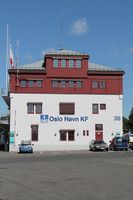 Skur 38, reist 1915 som passasjerterminal og nå kontorer for Oslo Havn KF. Foto: Chris Nyborg (2013)