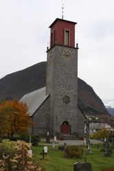 Voldskyrkja. Foto: Arnfinn Kjelland (2009).