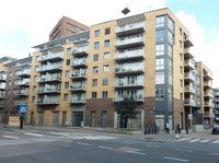 Wexels plass. Høyblokka i nr. 19 kan sees i bakgrunnen. Foto: Jan-Tore Egge (2015).