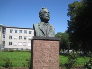 Wilh Wilhelsen byste Tønsberg.jpg