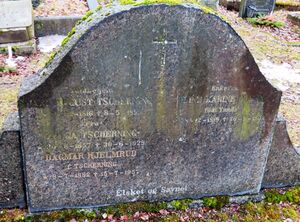 Zølga Tscherning familiegrav.JPG